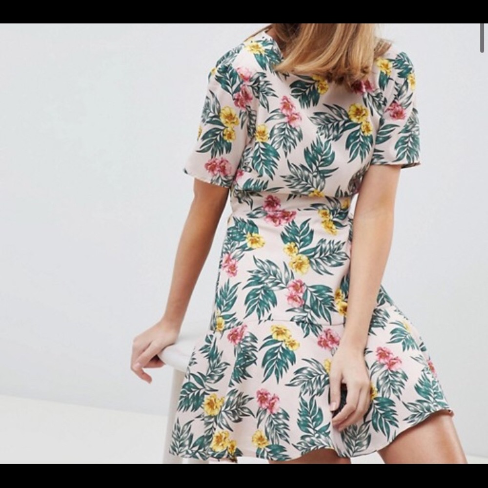 Petite fashion union floral open back dress